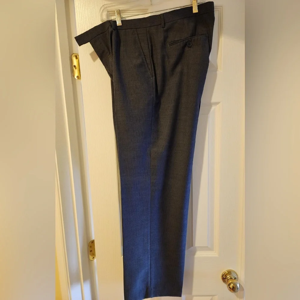 Men’s Calvin Klein dress pants - Picture 2 of 2